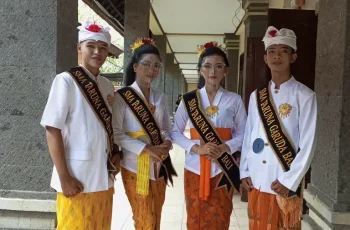 Lomba Busana Adat Ke Pura